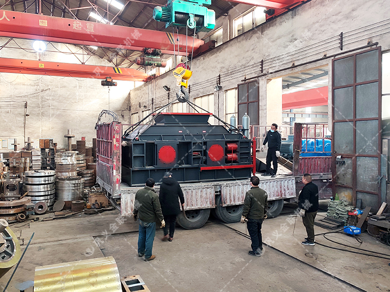 2PGY1500x1000型液壓對輥破碎機發往云南昆明 2PGY1500x1000型液壓對輥破碎機發往云南昆明