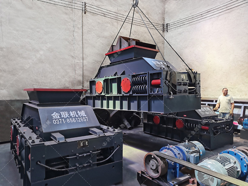 2PG1200x800型半自動液壓對輥破碎機發(fā)貨圖片