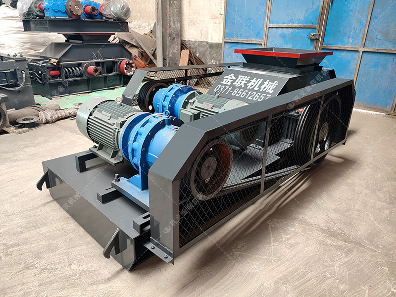 2PG610x400對(duì)輥破碎機(jī)發(fā)往福建破碎鵝卵石