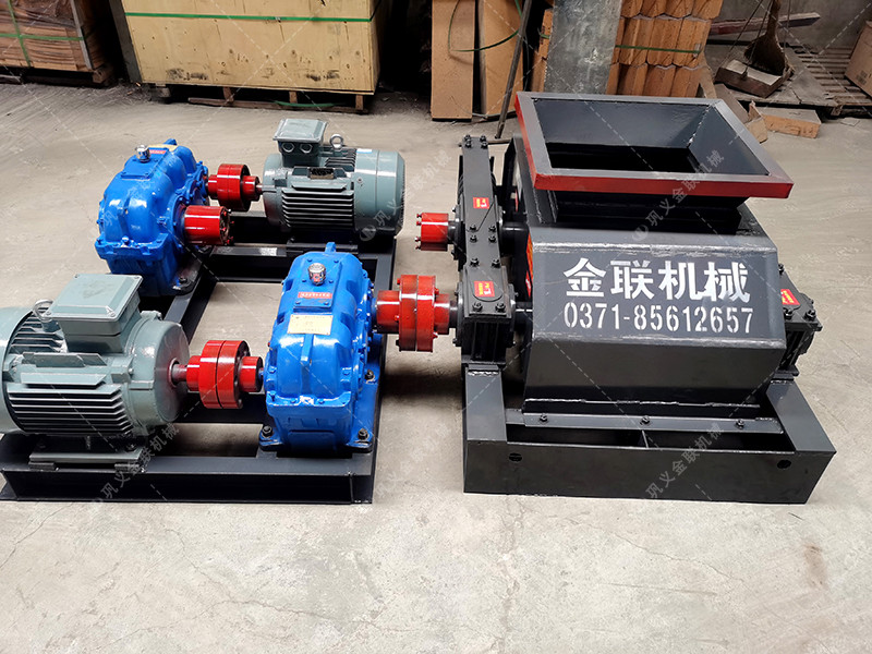 2PGC900X900大型雙齒輥破碎機(jī)發(fā)往內(nèi)蒙古烏海粉碎煤