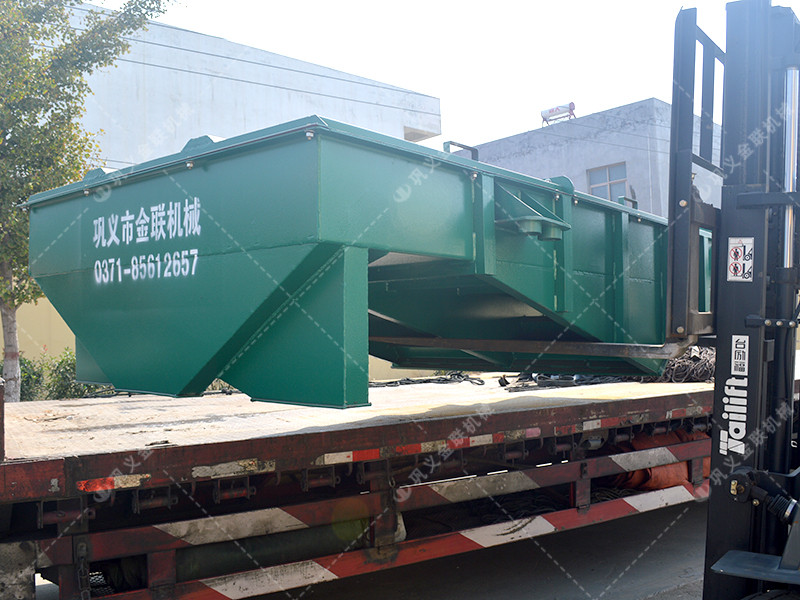 對(duì)輥破碎機(jī),直線振動(dòng)篩發(fā)往廣東肇慶干粉沙漿