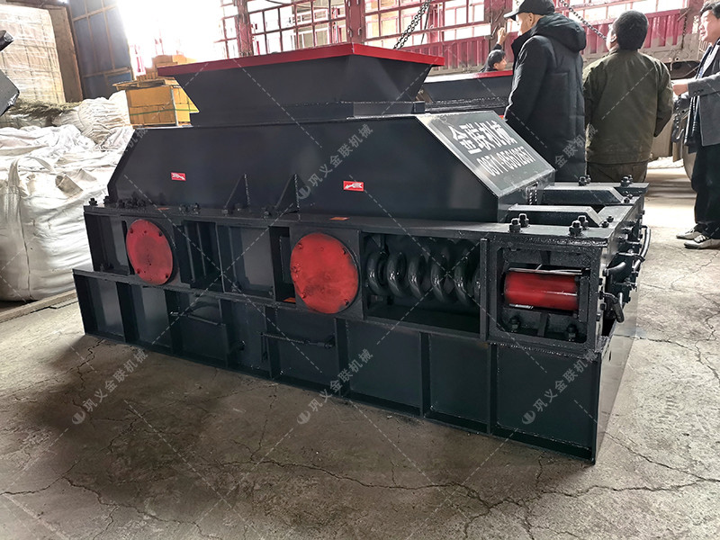 中型1000x700直連式對輥破碎機發(fā)往廣東