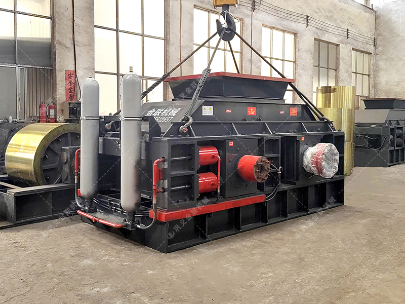 硅礦石對(duì)輥制砂機(jī):180噸/時(shí)高效能,如何選擇實(shí)力廠家是關(guān)鍵 硅礦石對(duì)輥制砂機(jī):180噸/時(shí)高效能,如何選擇實(shí)力廠家是關(guān)鍵