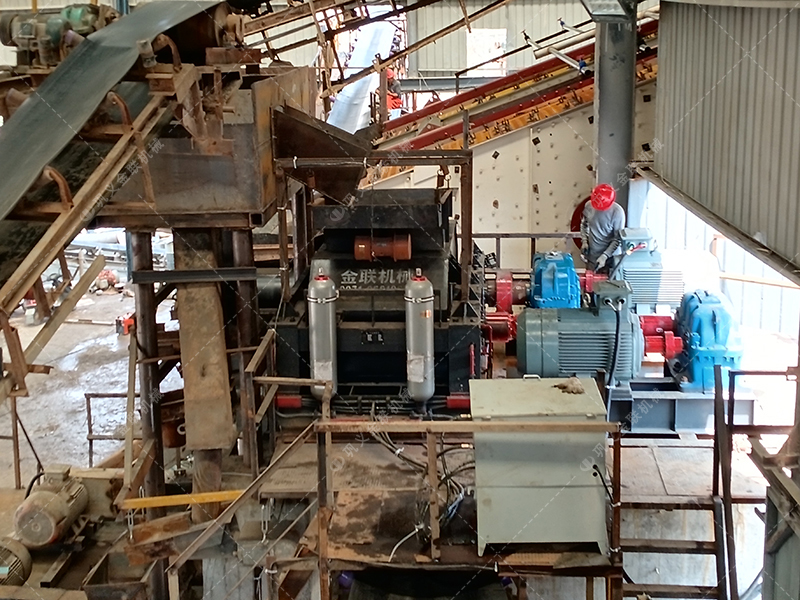 時(shí)產(chǎn)100噸和200噸的石灰石生產(chǎn)線，選擇的液壓對輥制砂機(jī)有何不同？